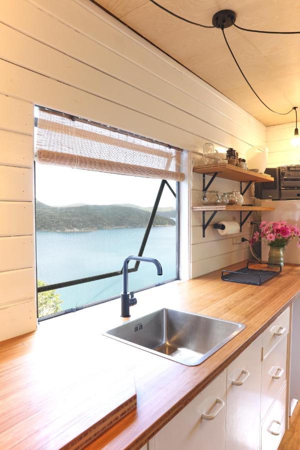 Boho Hill Apartment - Great Barrier Island Escape Okiwi ภายนอก รูปภาพ